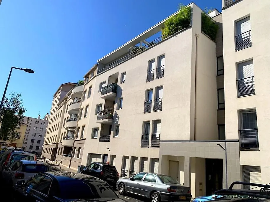 Appartement Beau studio tout confort au calme avec parking . à Villeurbanne France