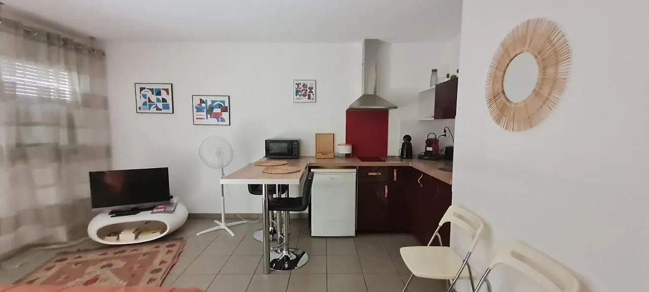 Appartement Beau studio tout confort au calme avec parking . à Villeurbanne France