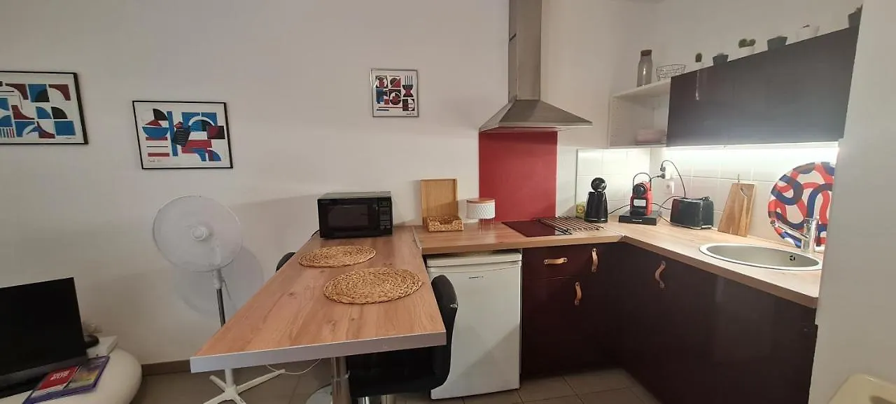Appartement Beau studio tout confort au calme avec parking . à Villeurbanne 0*,  France