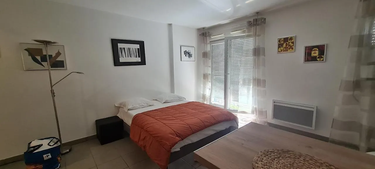 Appartement Beau studio tout confort au calme avec parking . à Villeurbanne France